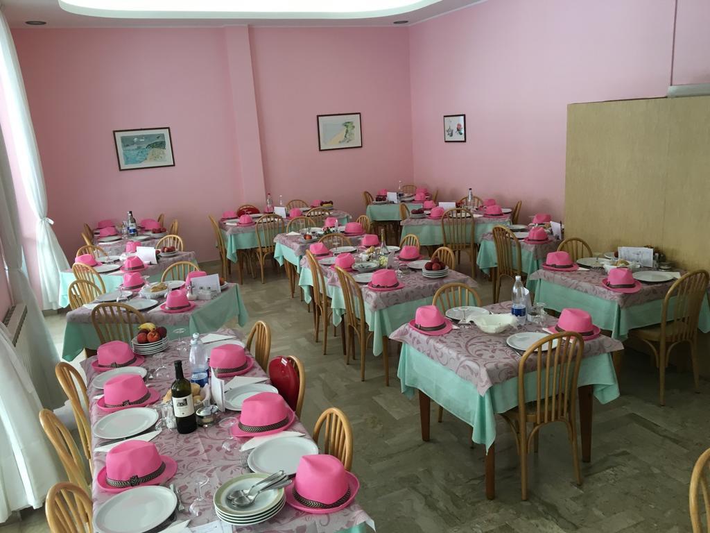 Hotel Nuovo Fiore กัตตอลิกา ภายนอก รูปภาพ