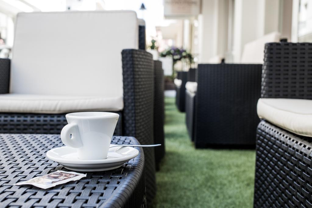 Hotel Nuovo Fiore กัตตอลิกา ภายนอก รูปภาพ