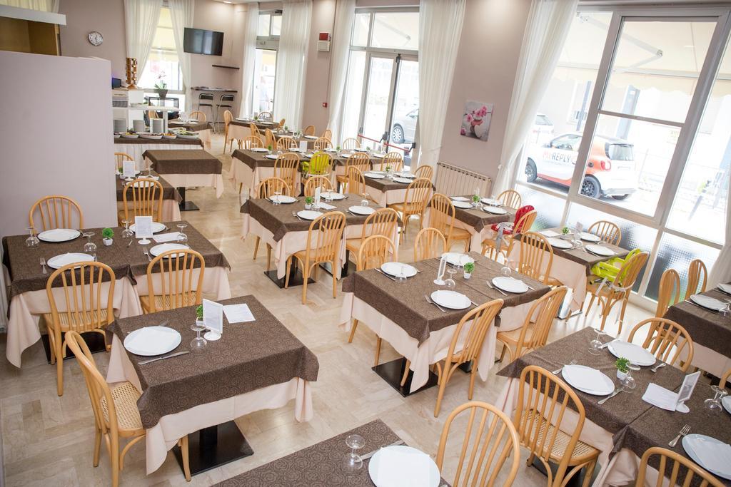 Hotel Nuovo Fiore กัตตอลิกา ภายนอก รูปภาพ