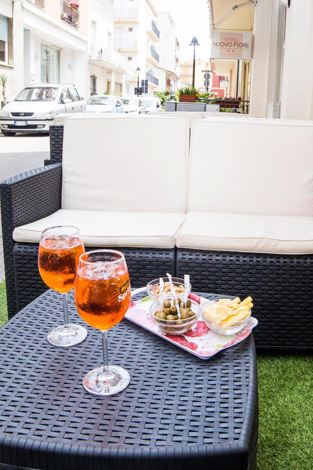 Hotel Nuovo Fiore กัตตอลิกา ภายนอก รูปภาพ