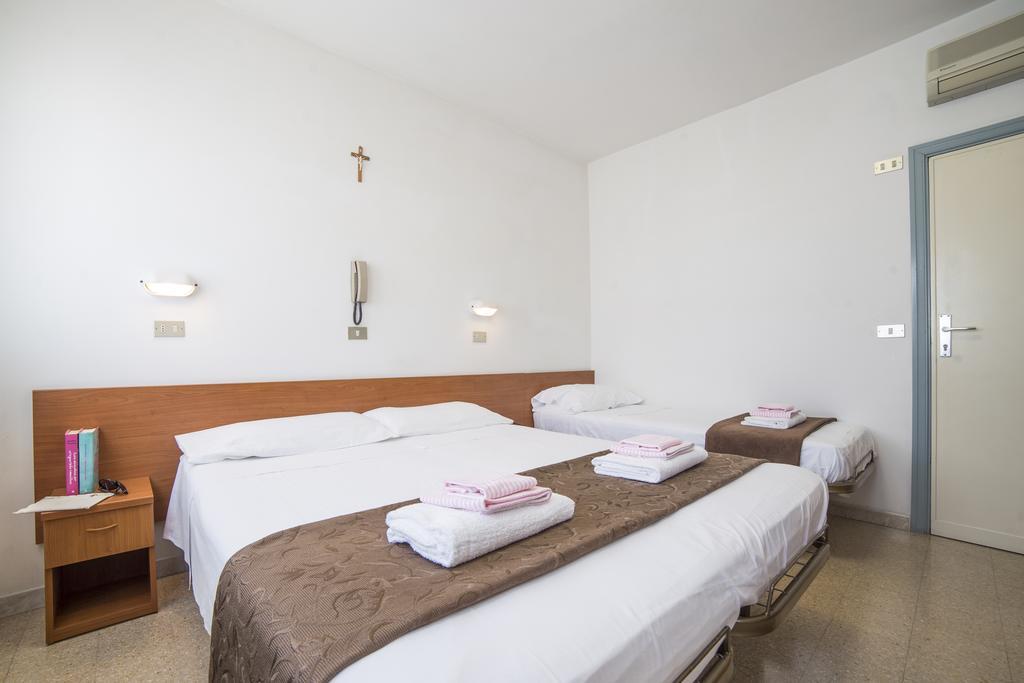 Hotel Nuovo Fiore กัตตอลิกา ภายนอก รูปภาพ