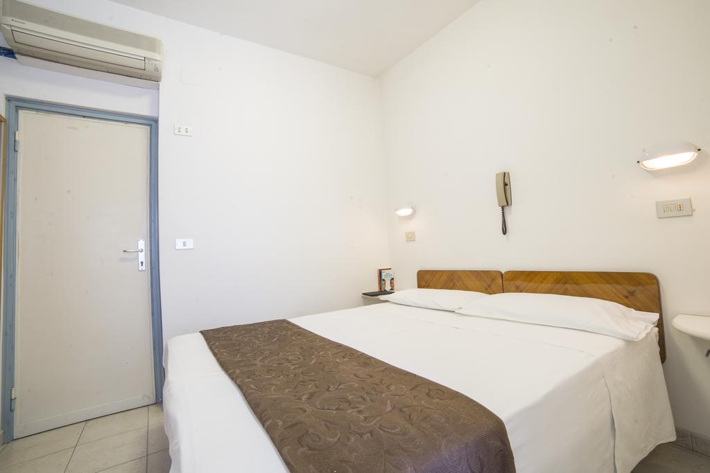 Hotel Nuovo Fiore กัตตอลิกา ภายนอก รูปภาพ
