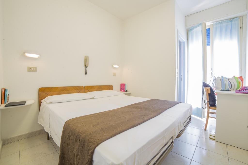 Hotel Nuovo Fiore กัตตอลิกา ภายนอก รูปภาพ