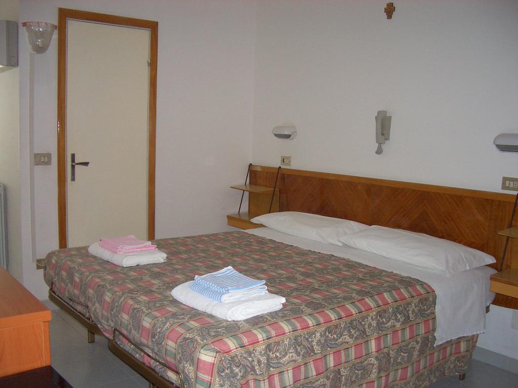 Hotel Nuovo Fiore กัตตอลิกา ห้อง รูปภาพ