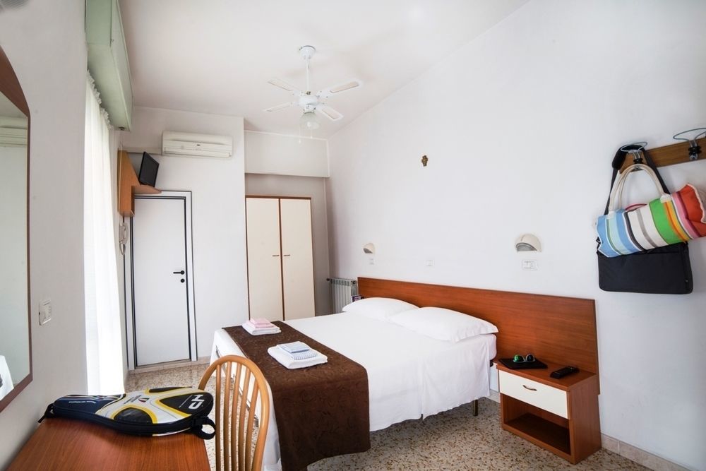 Hotel Nuovo Fiore กัตตอลิกา ภายนอก รูปภาพ